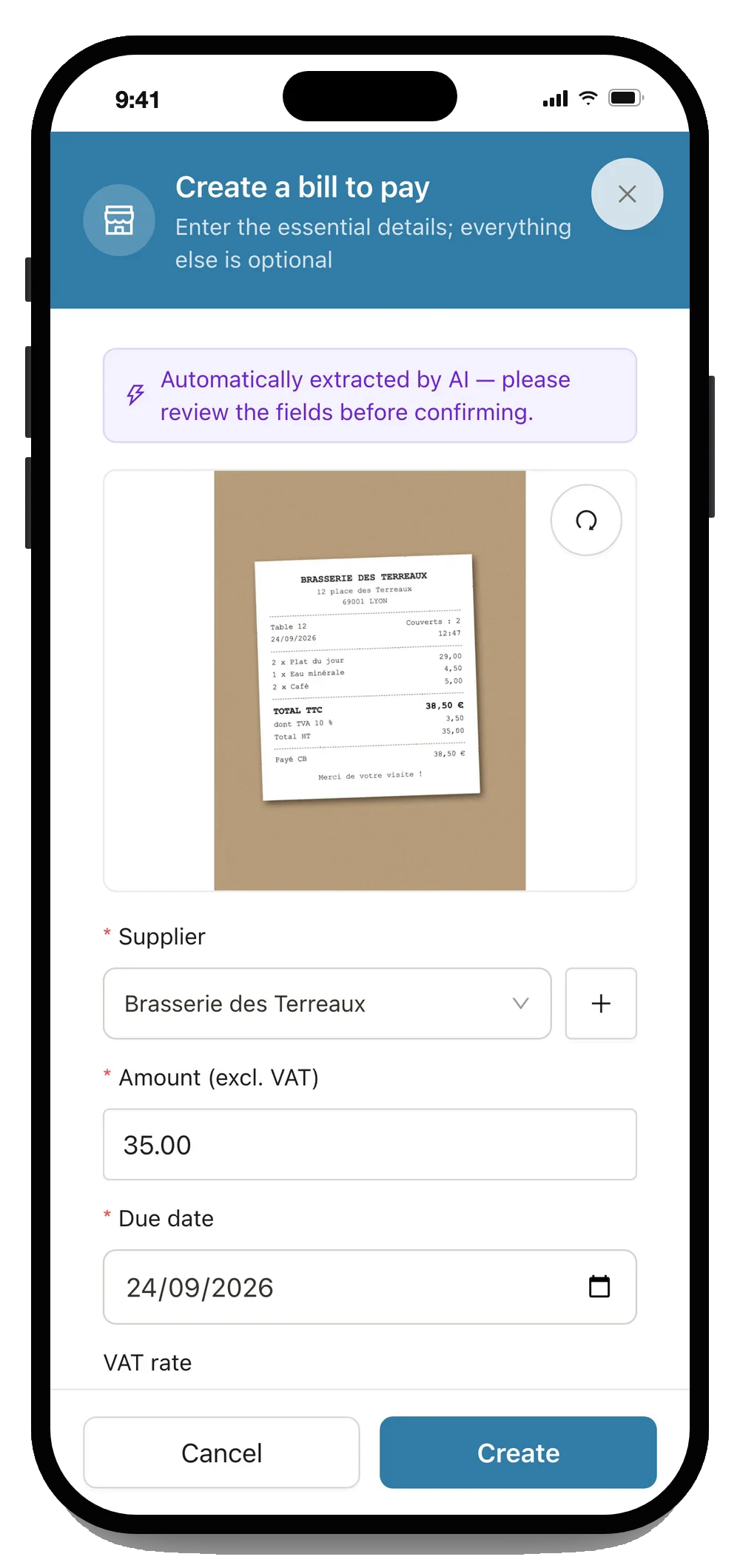 A restaurant receipt photographed in Shefy: supplier, amount excluding VAT, due date and VAT rate are filled in automatically.